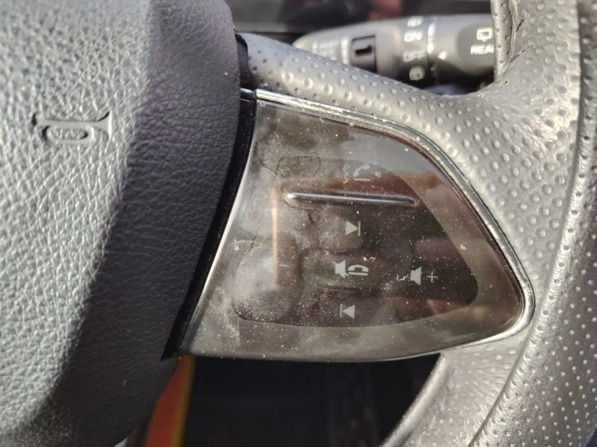 Car image 26