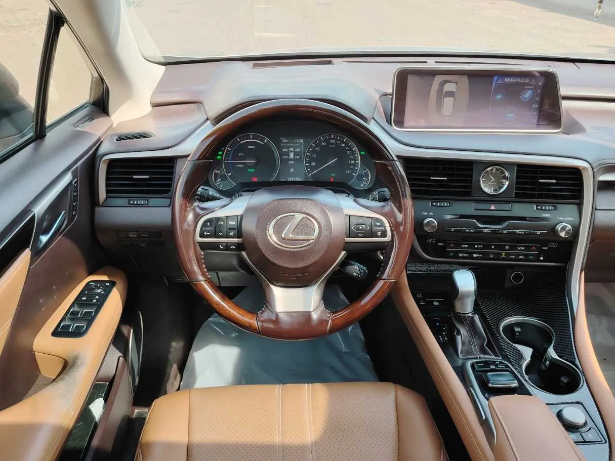Car image 24