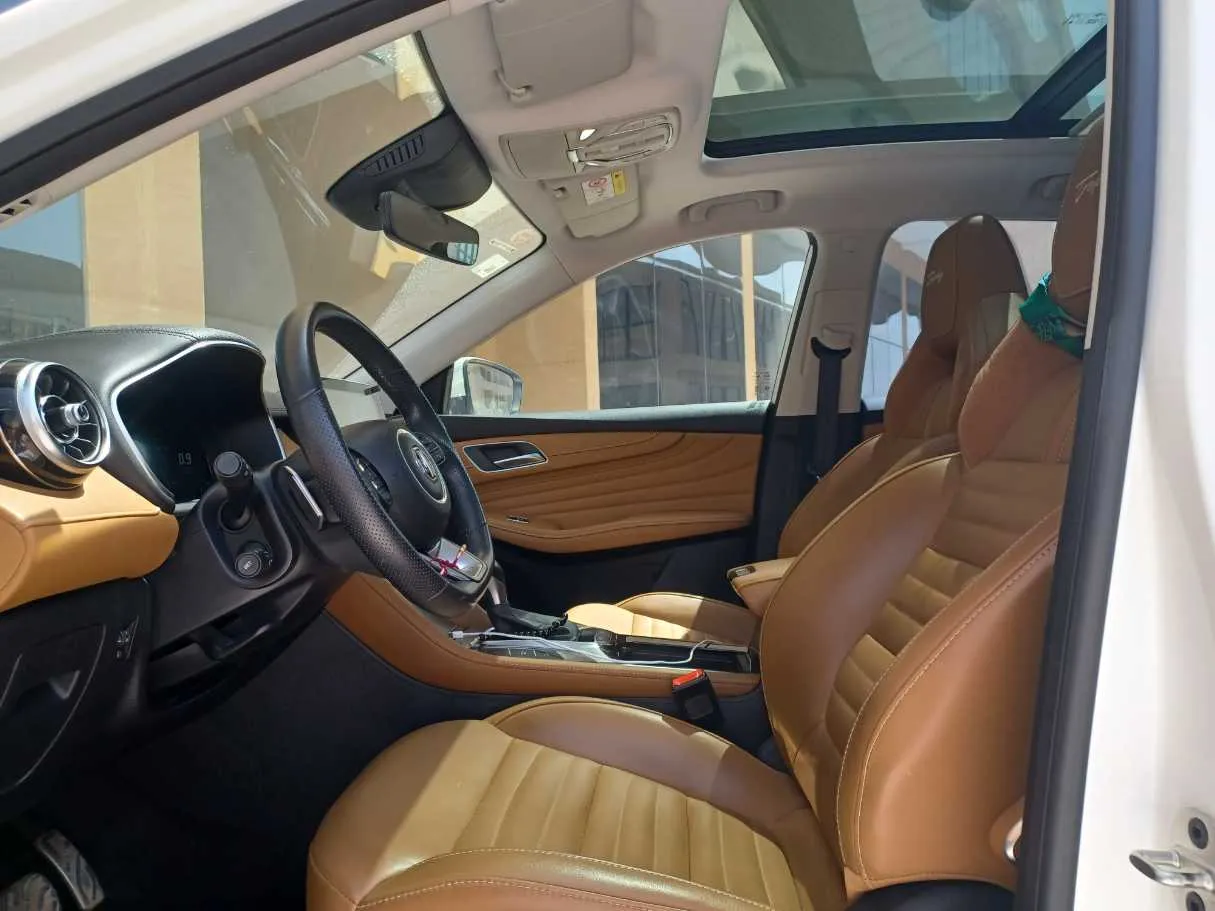 Car image 11