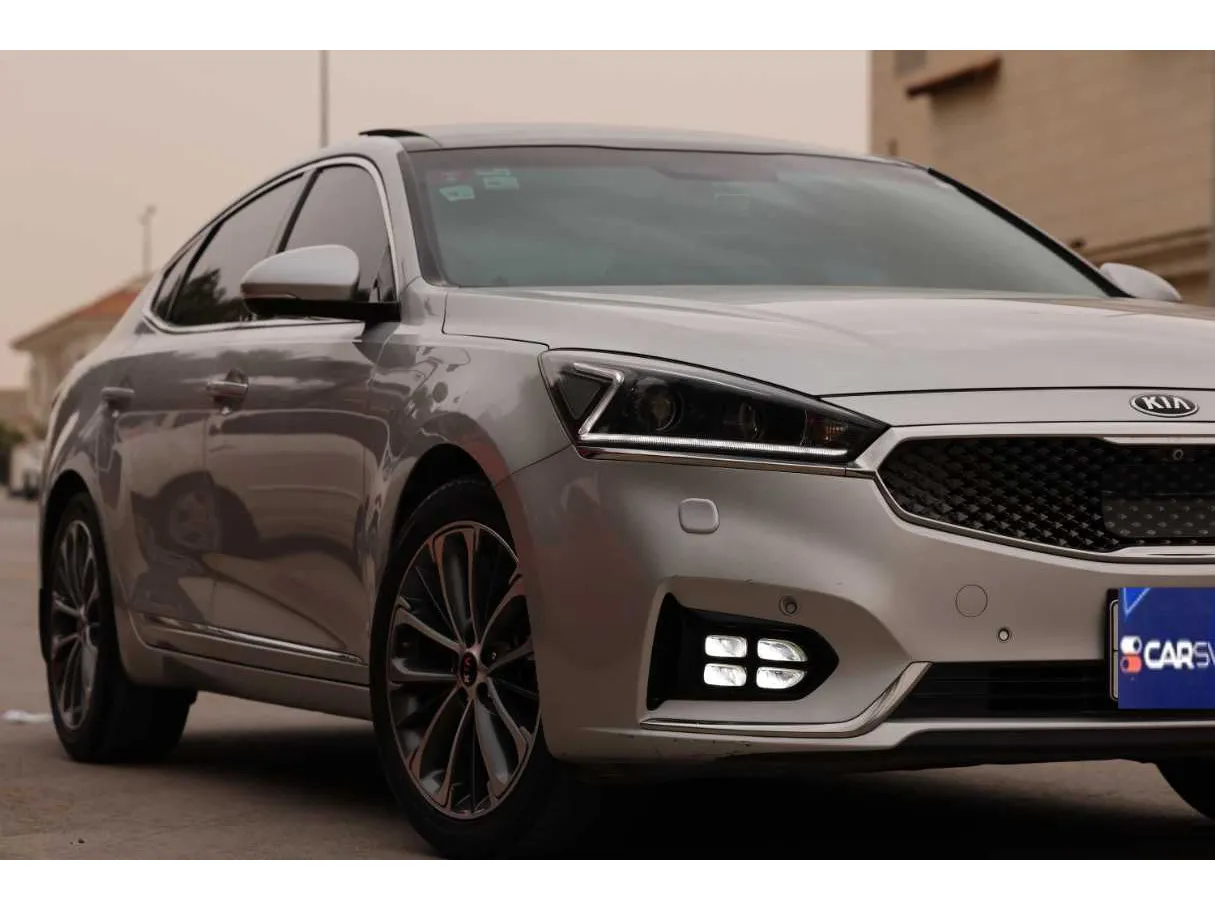 Car image 8