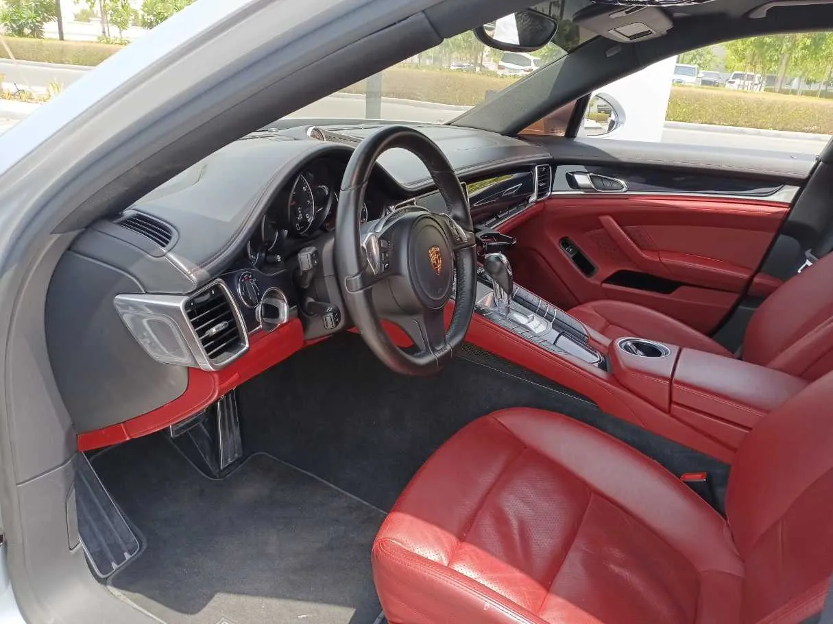 Car image 11