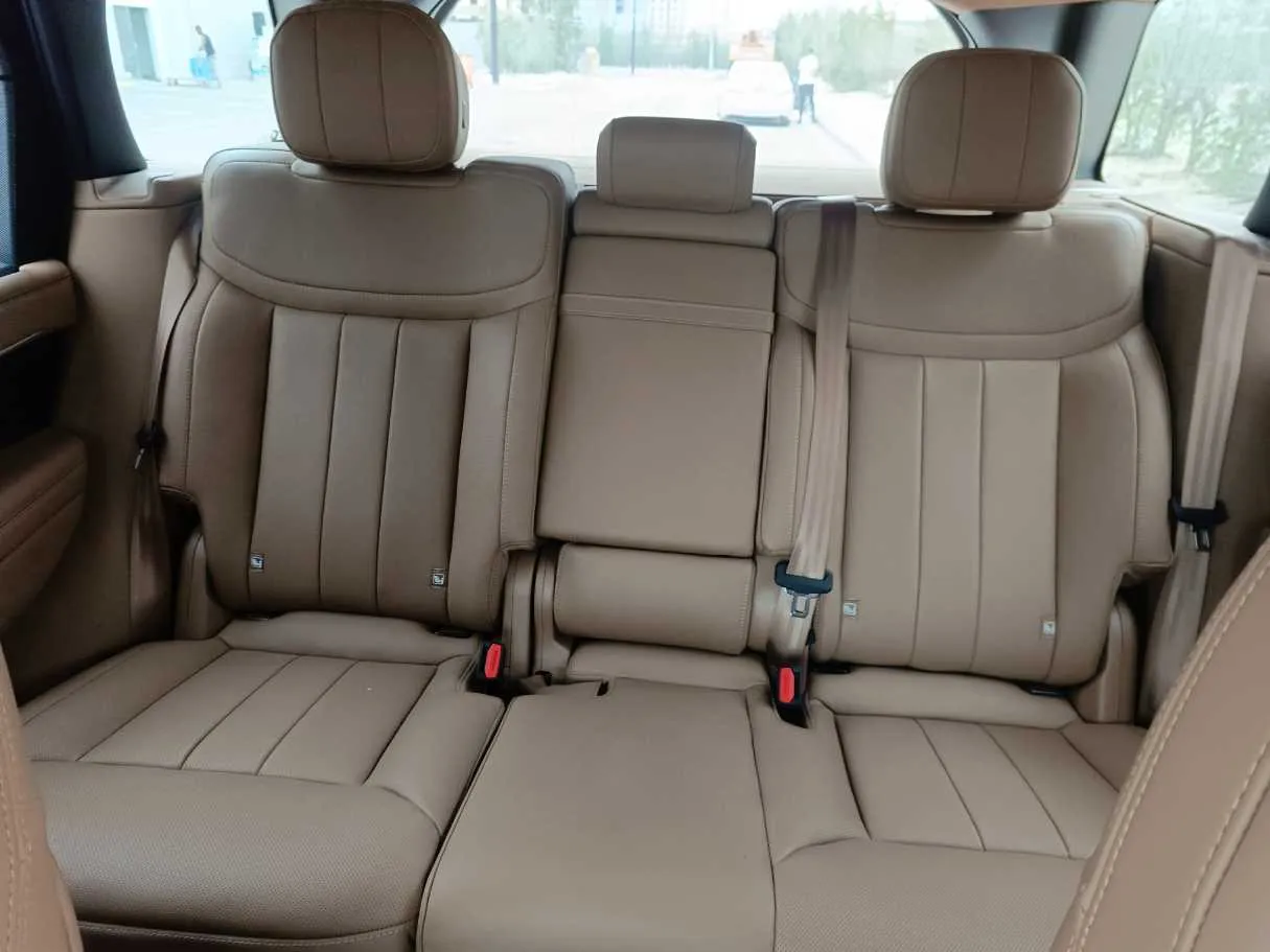 Car image 20