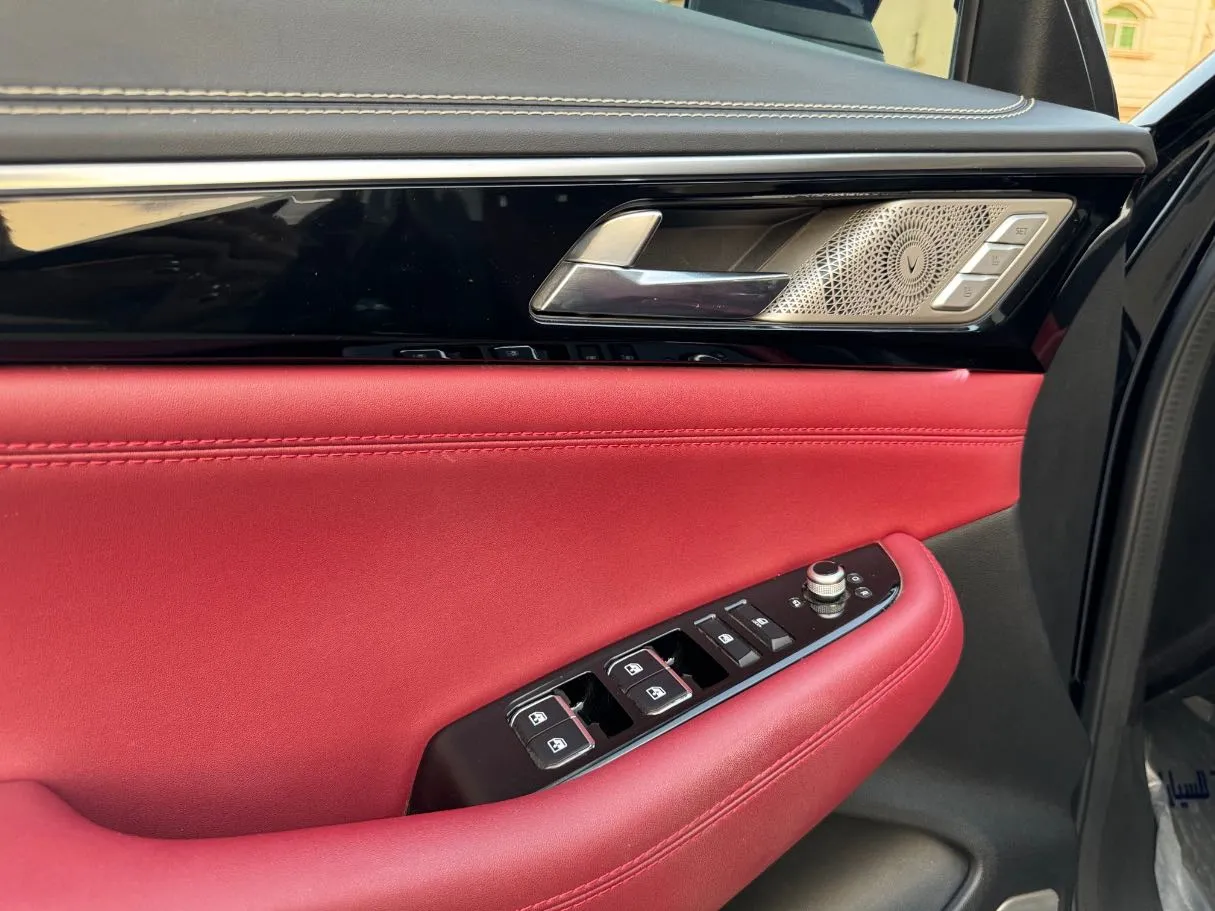 Car image 27