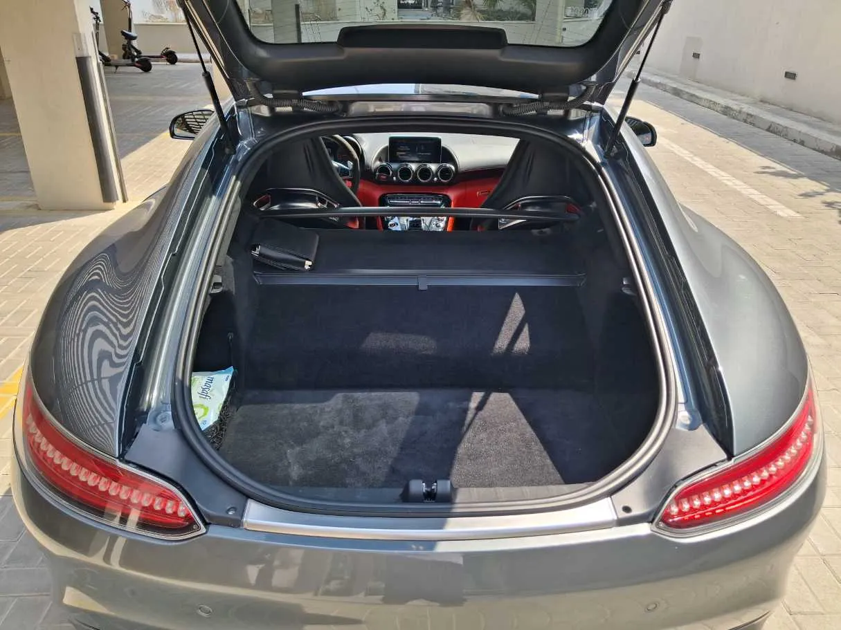 Car image 17