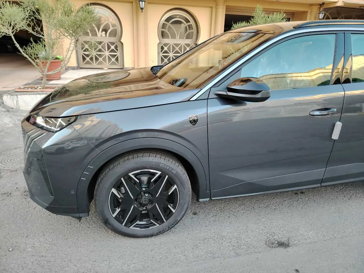 Car image 9