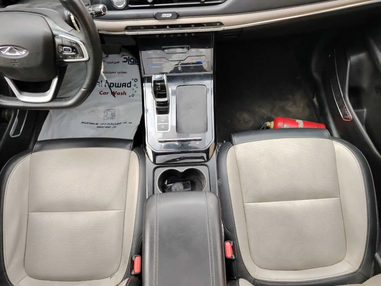 Car image 19
