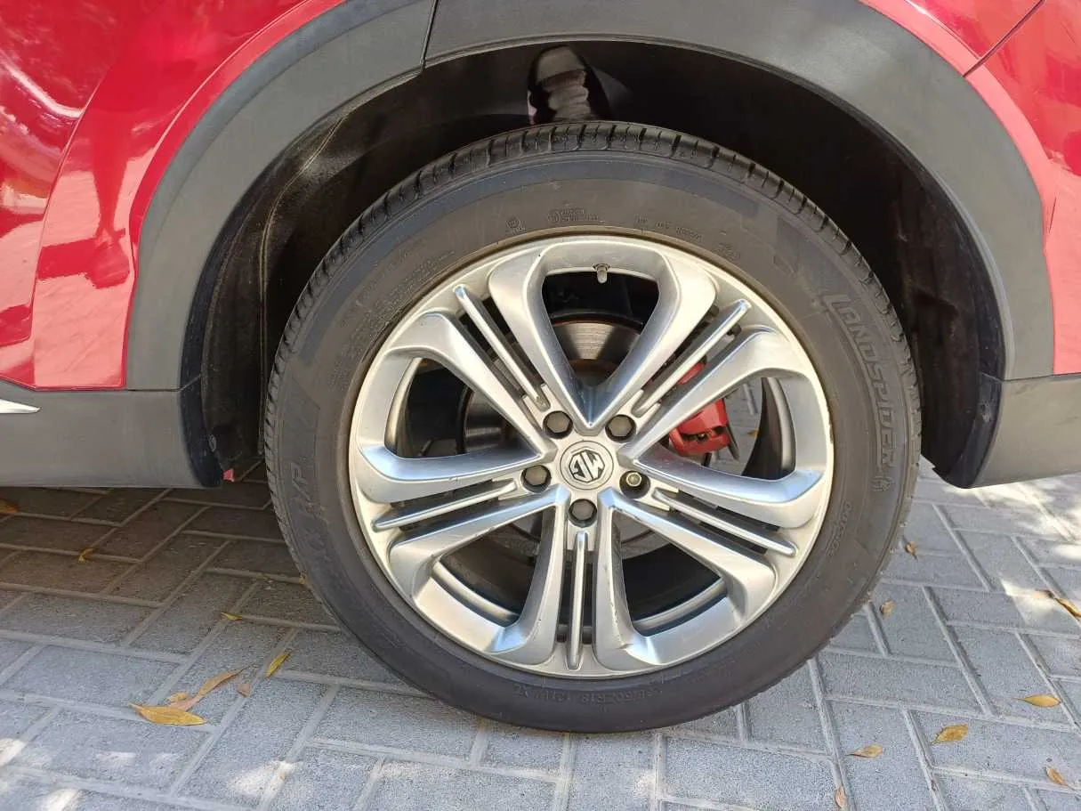 Car image 9
