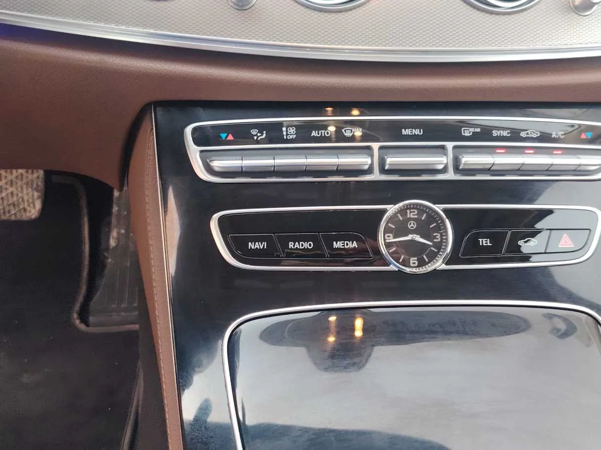 Car image 26