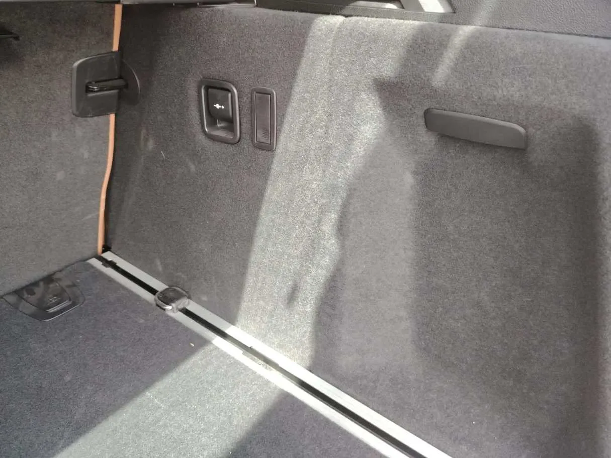 Car image 31