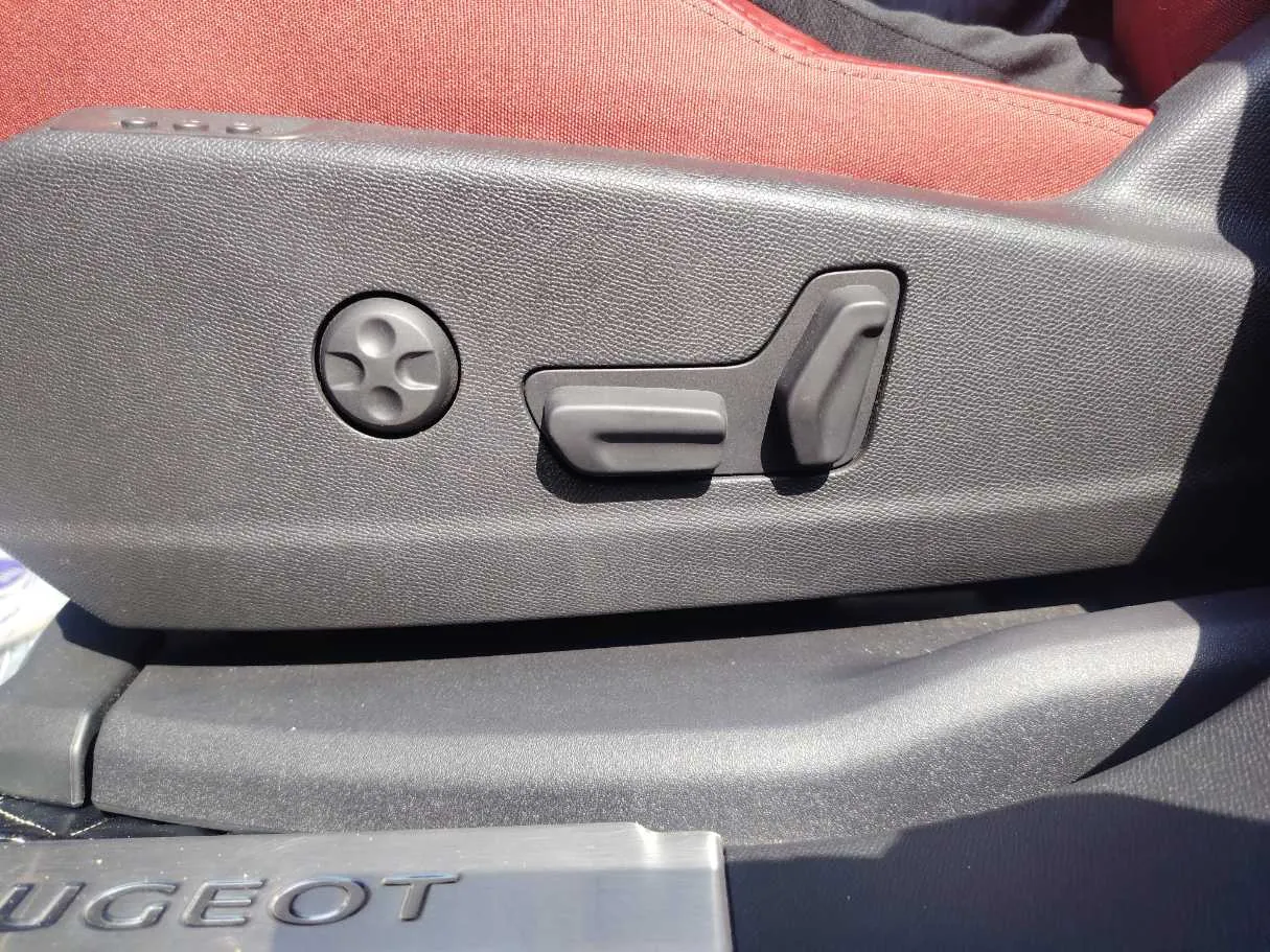 Car image 28