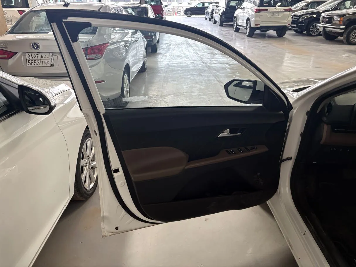 Car image 7