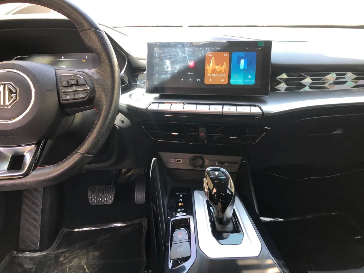 Car image 16