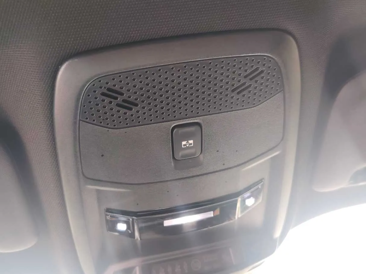 Car image 27