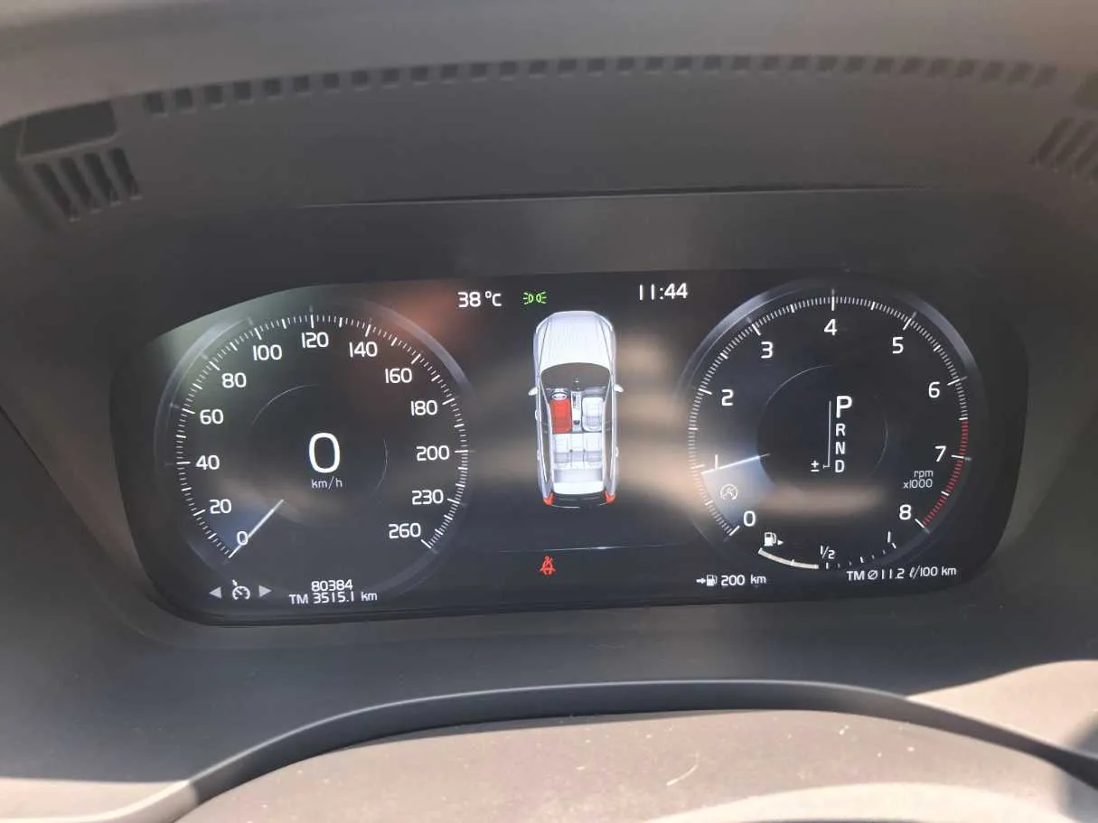 Car image 18