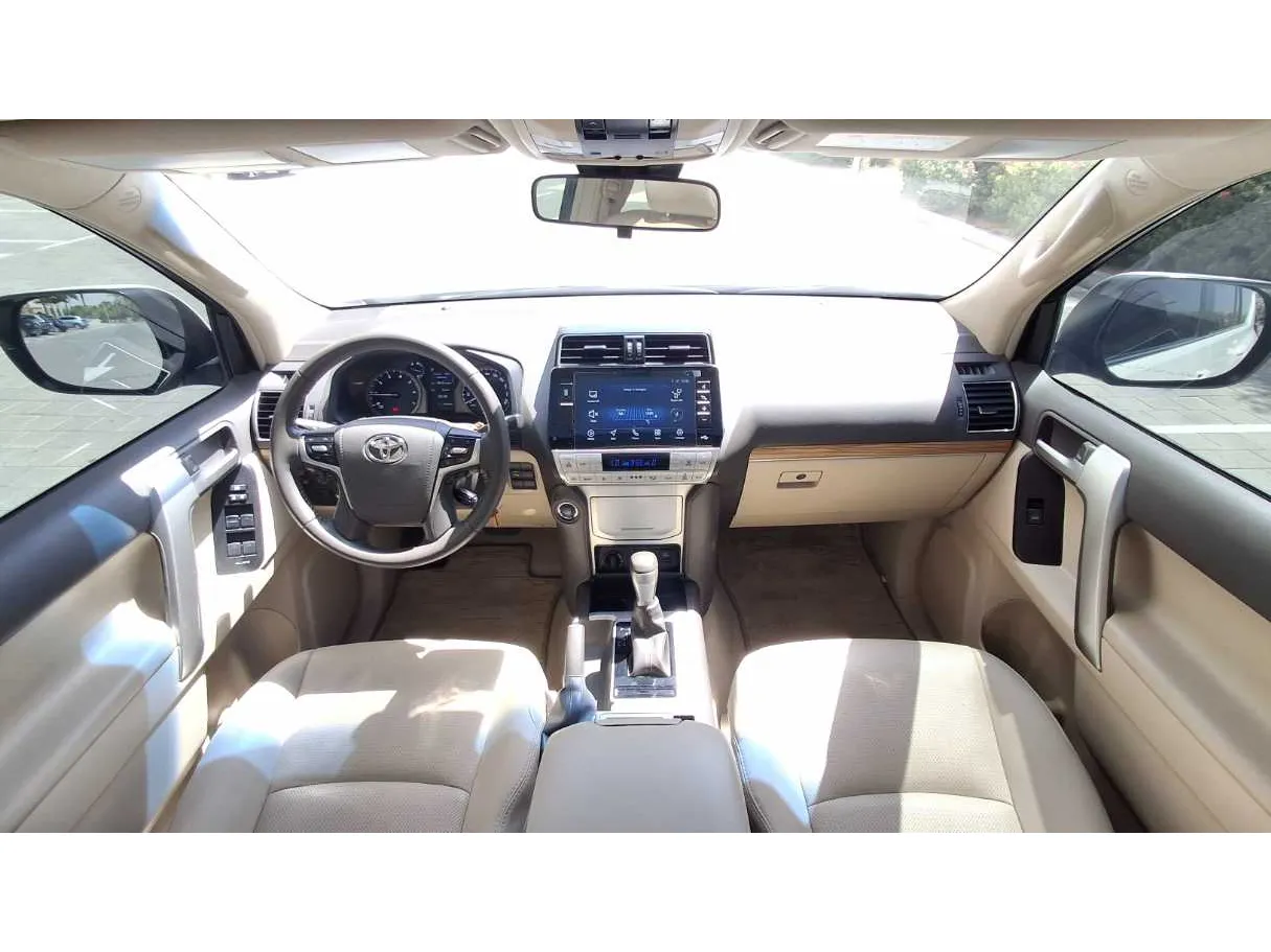 Car image 16