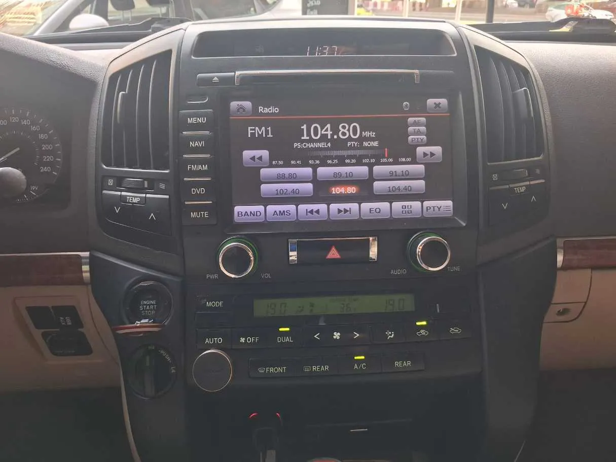 Car image 16