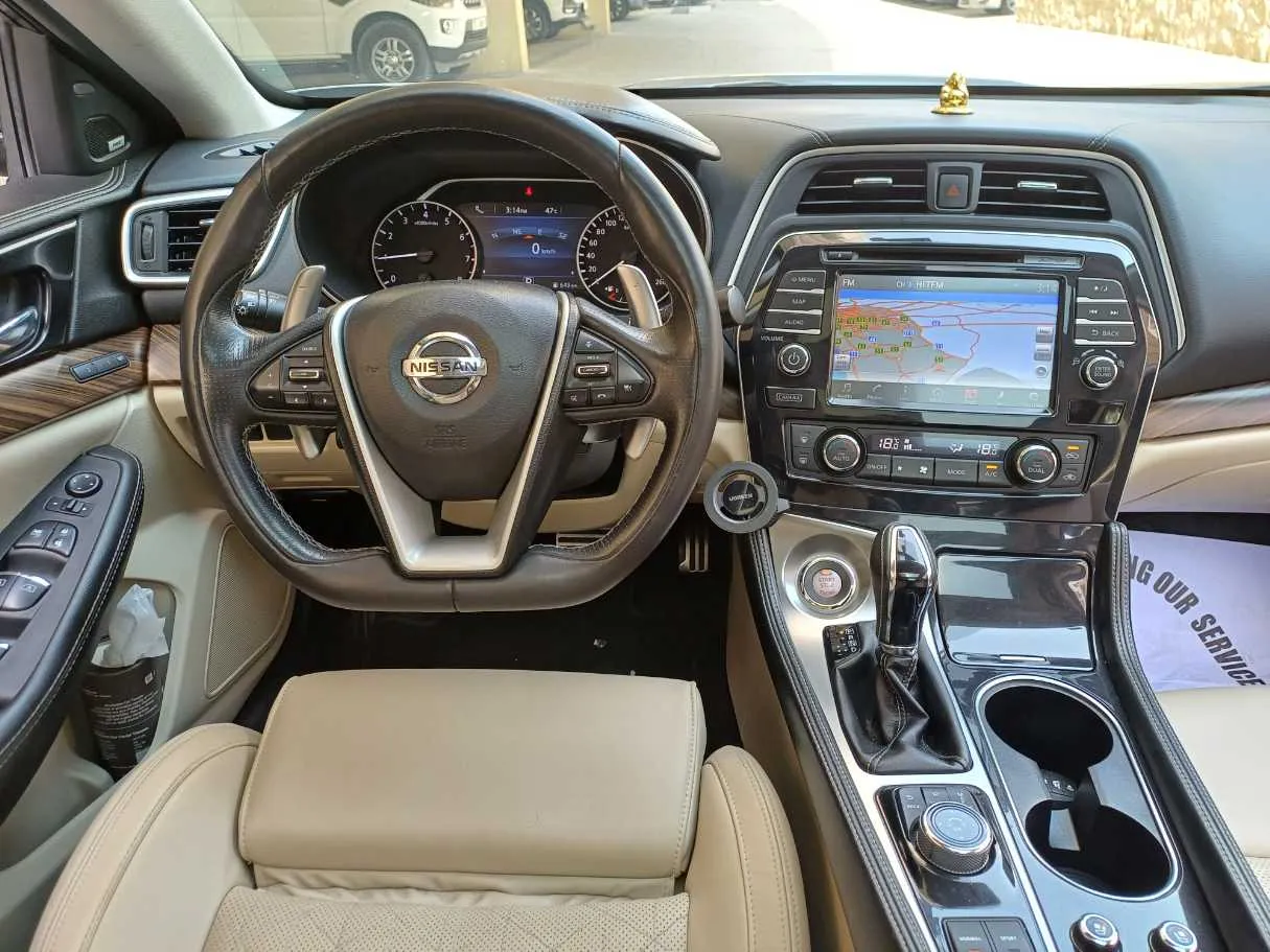 Car image 16