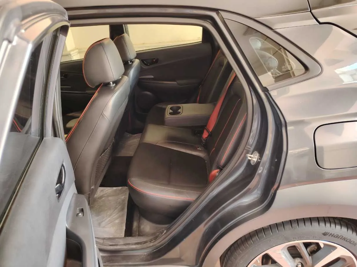 Car image 15