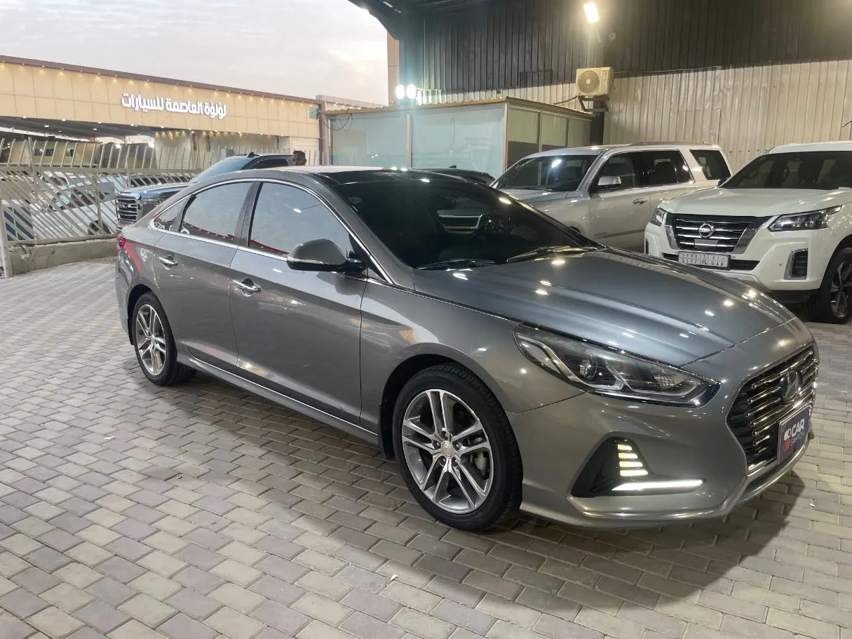Car image 3