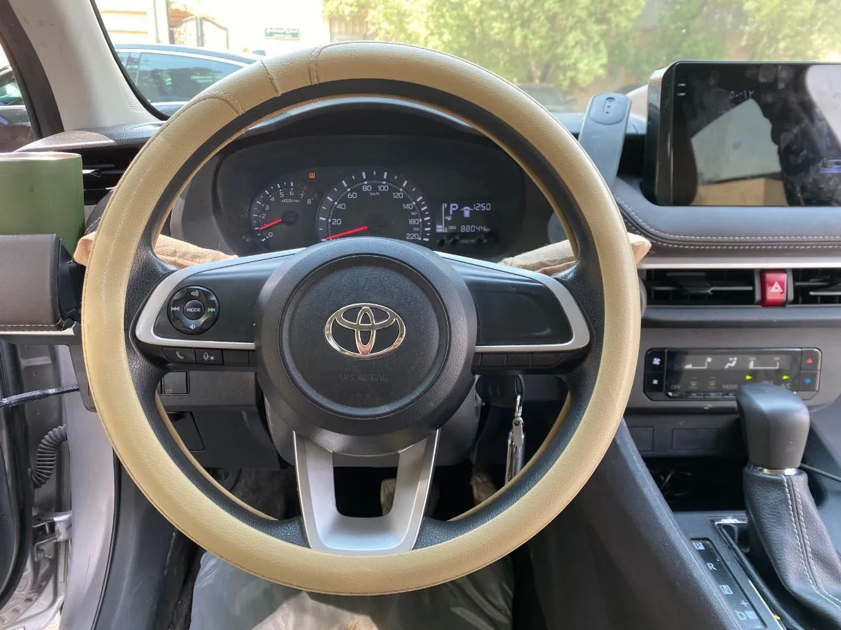 Car image 16