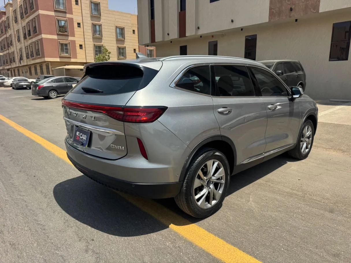 Car image 5