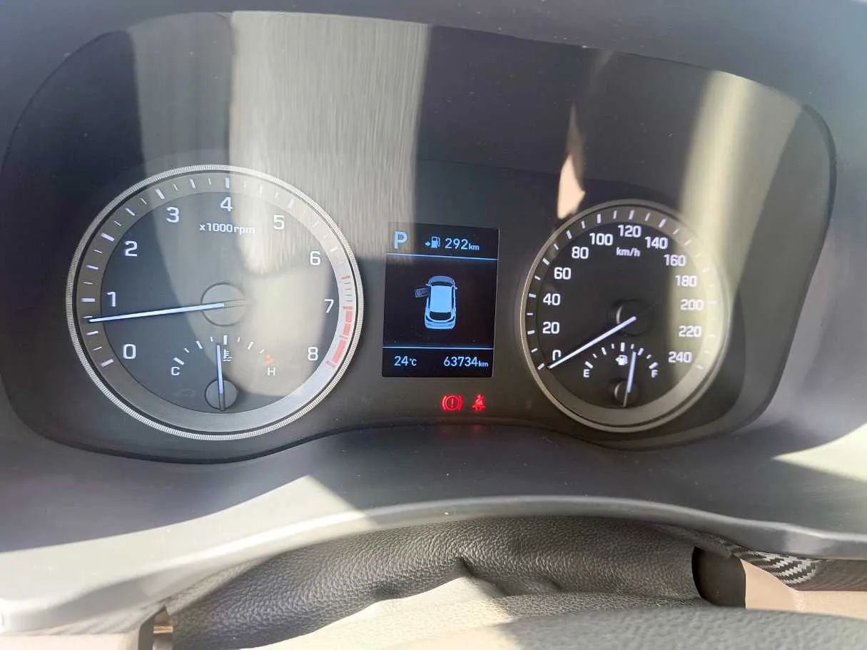 Car image 16