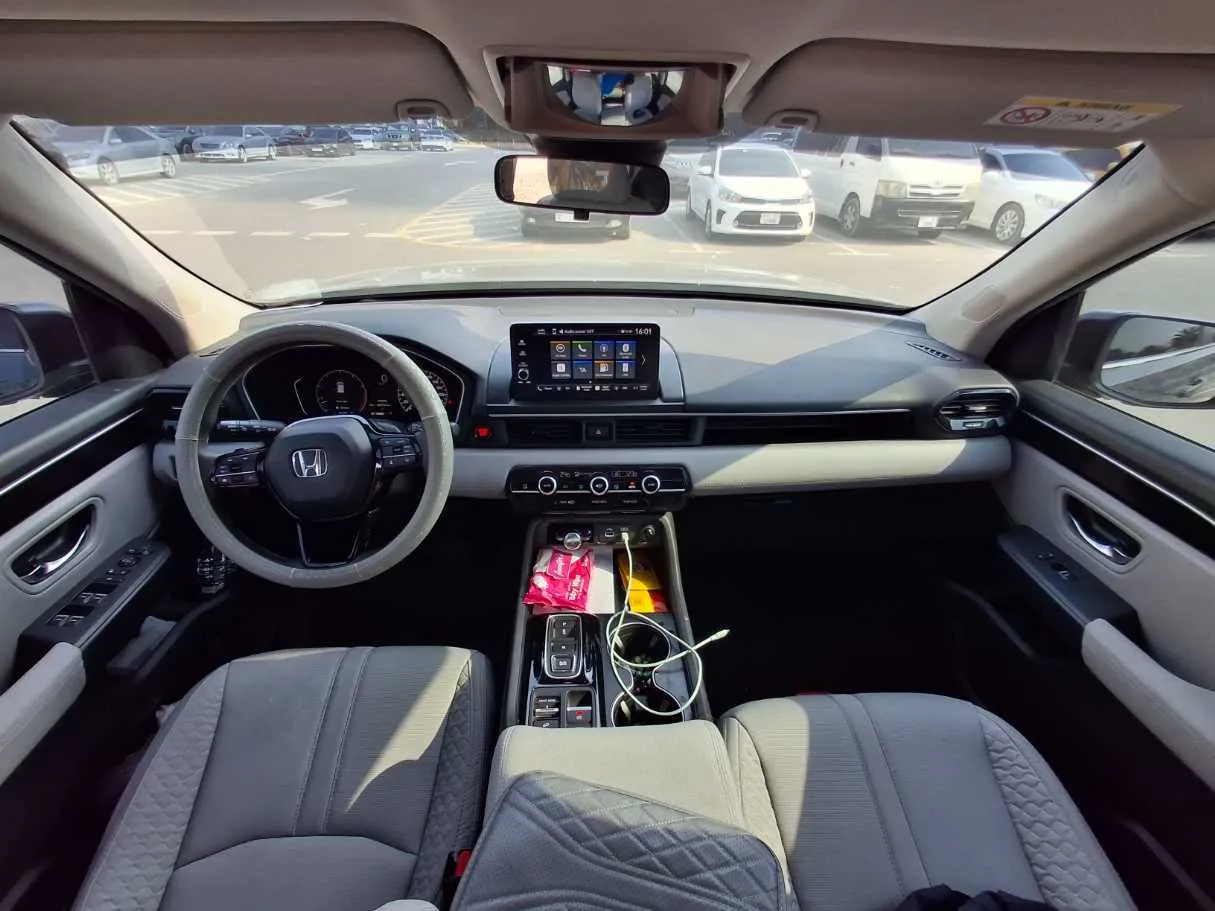 Car image 17