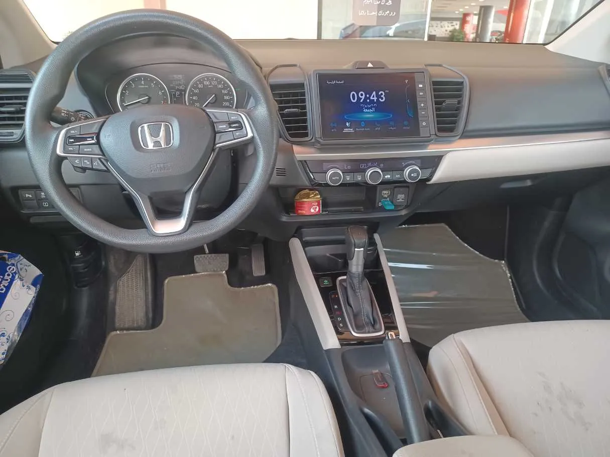 Car image 15