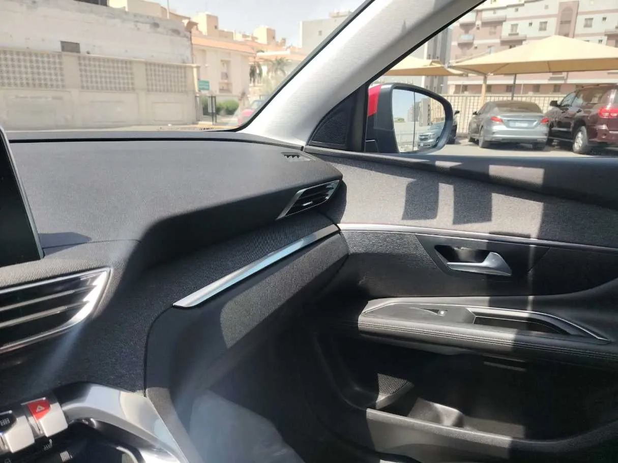 Car image 25