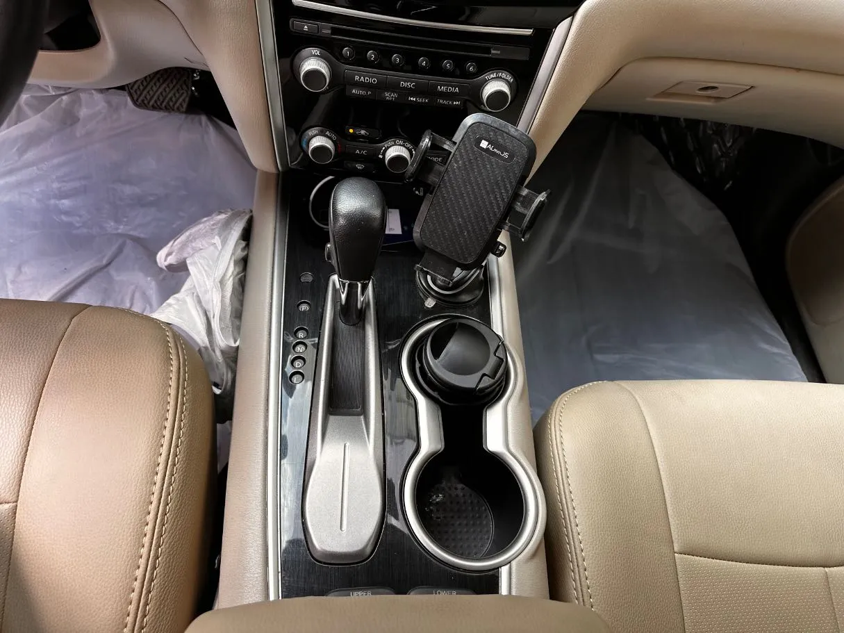 Car image 18