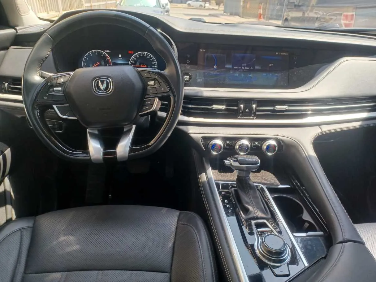 Car image 16