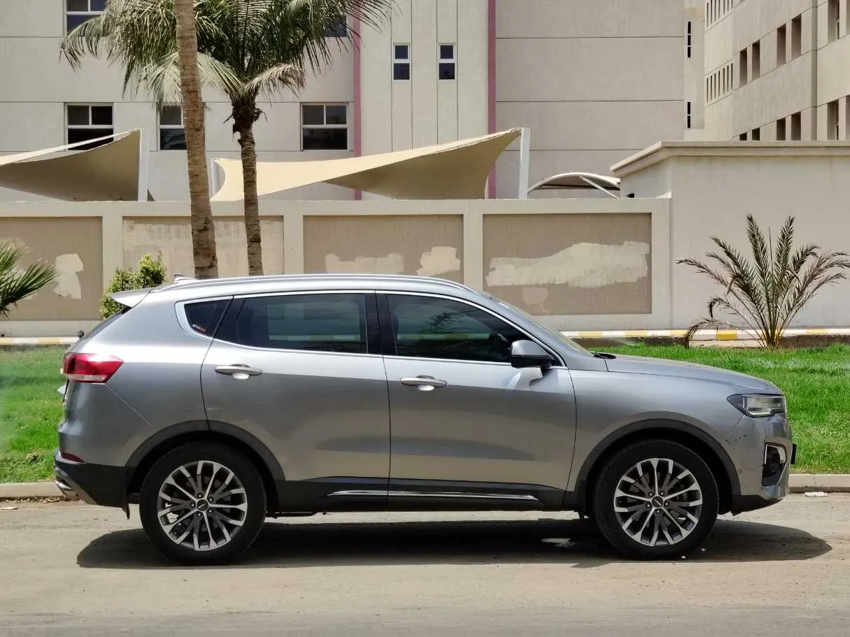Car image 4