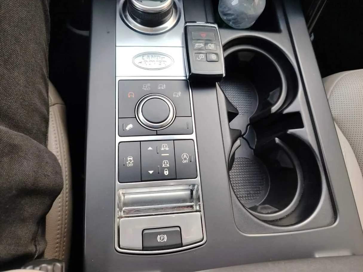 Car image 26