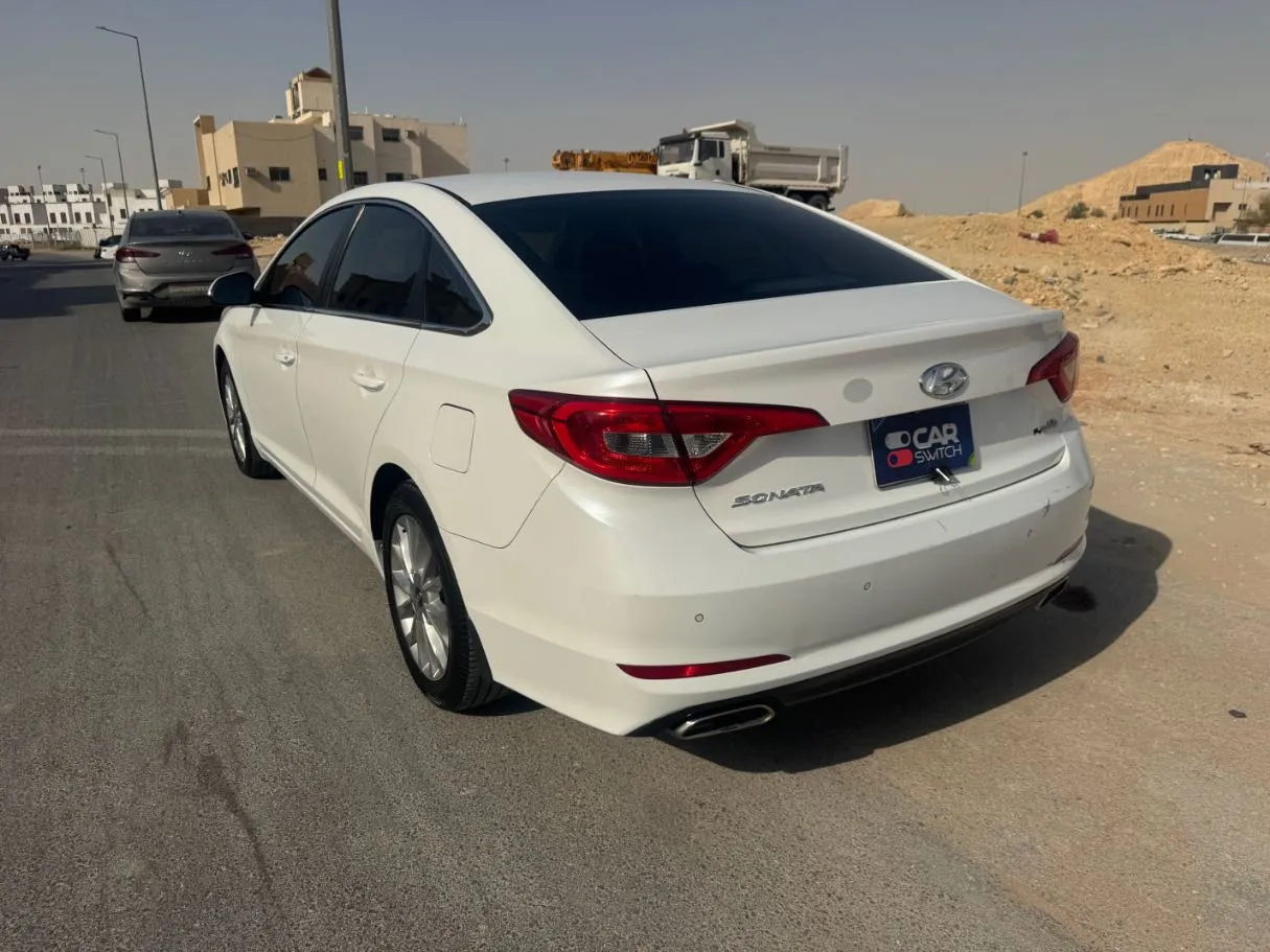 Car image 7