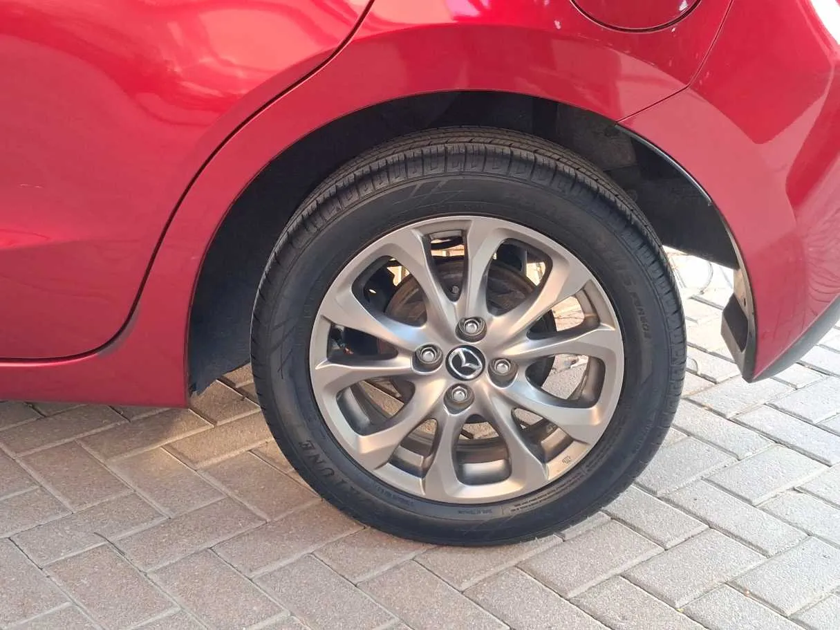 Car image 9