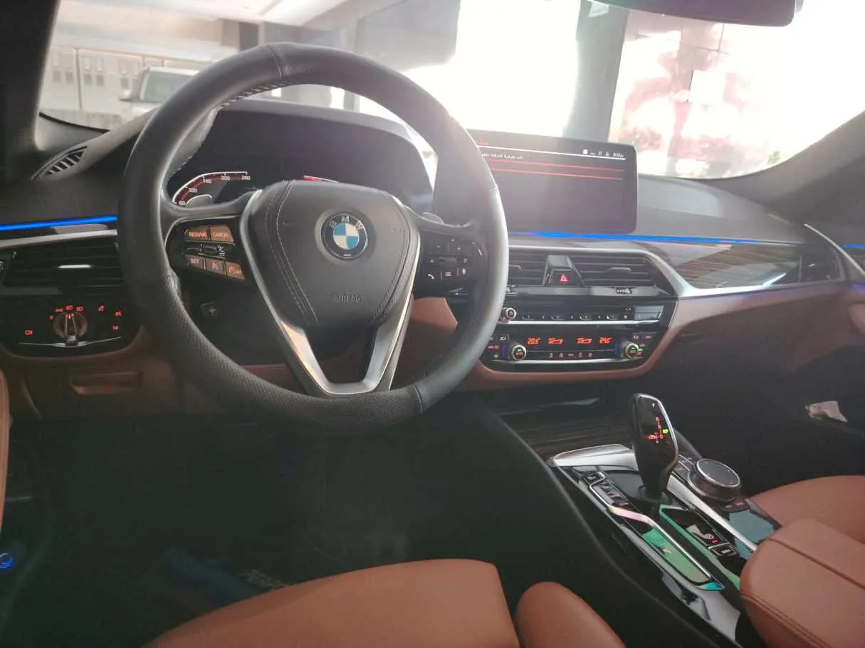 Car image 28