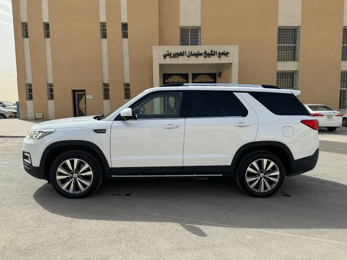 Car image 8