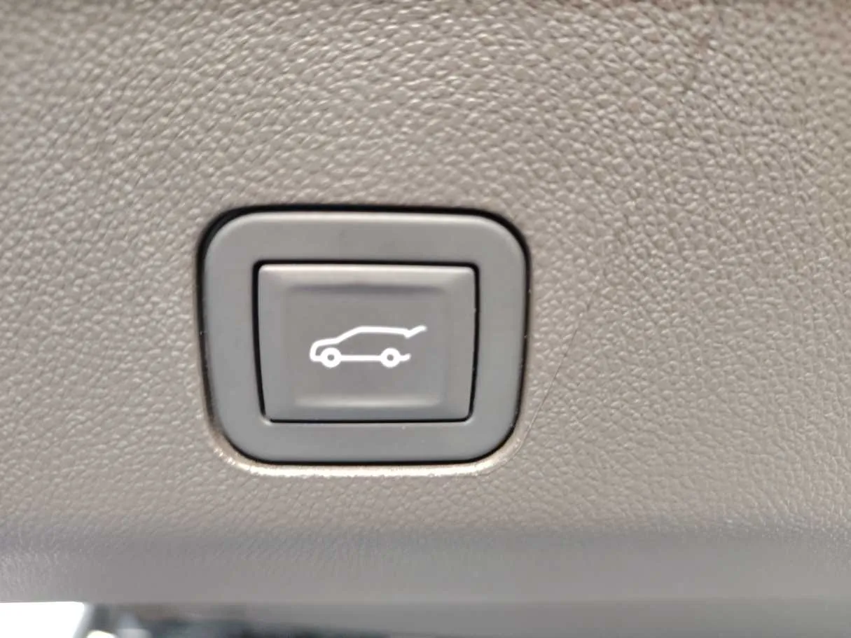 Car image 38