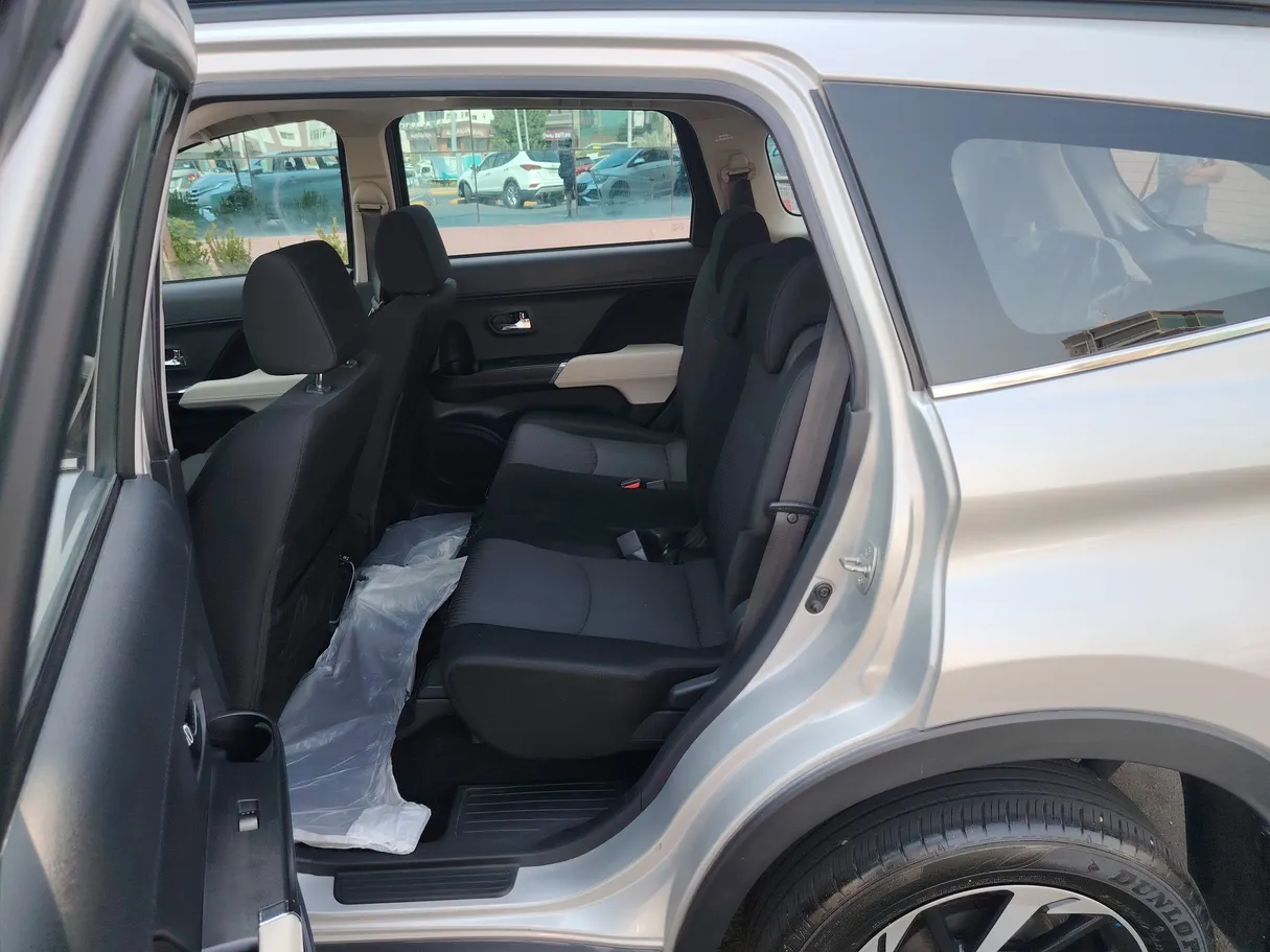 Car image 16