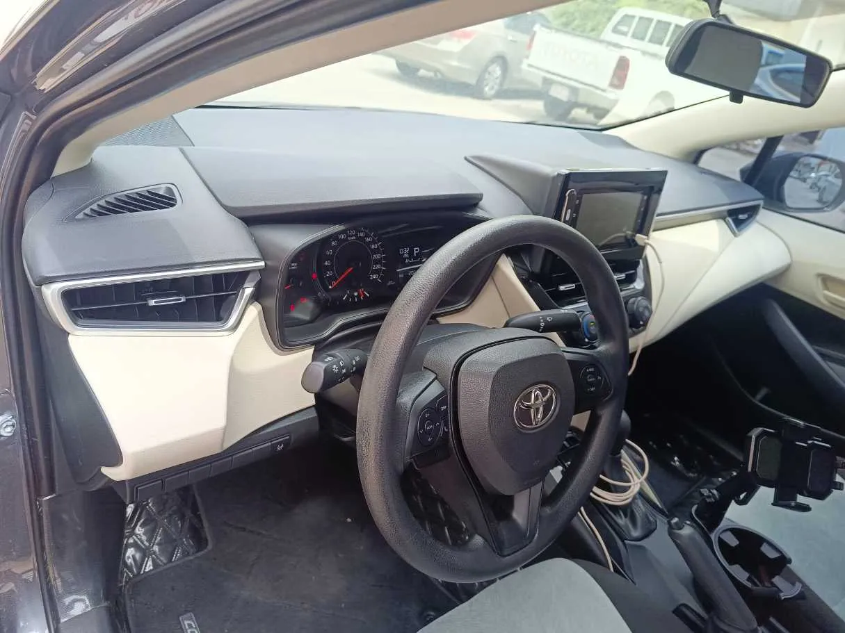 Car image 12