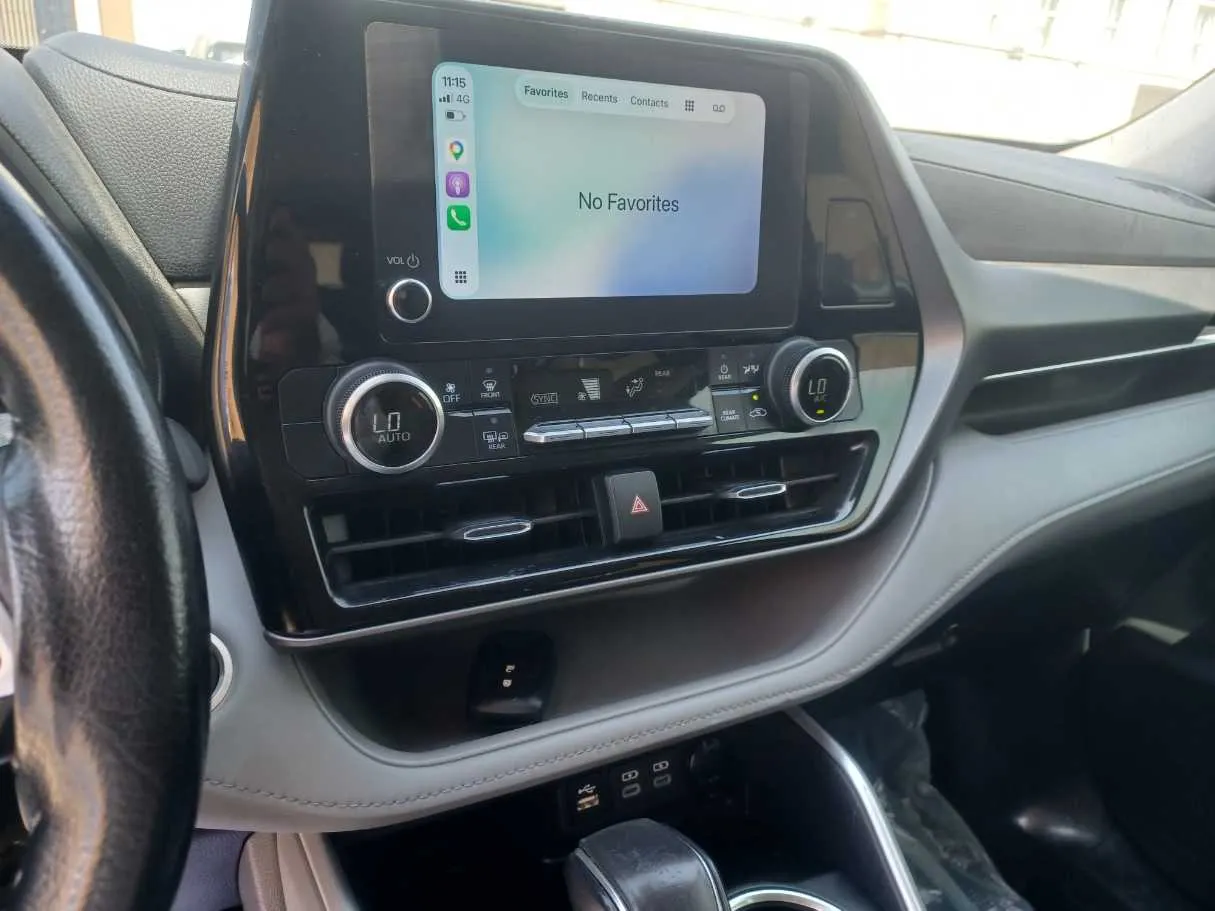 Car image 18