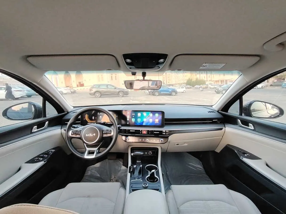 Car image 17