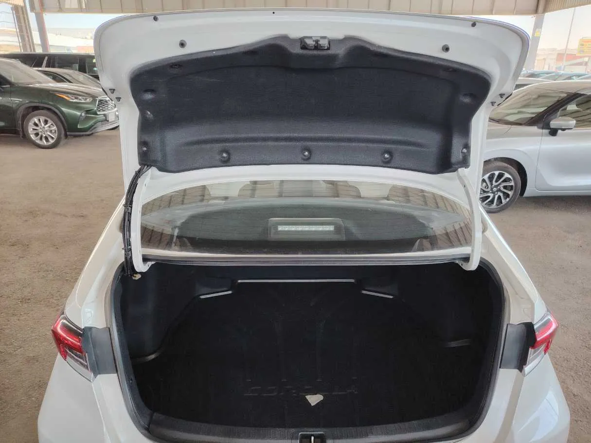 Car image 27