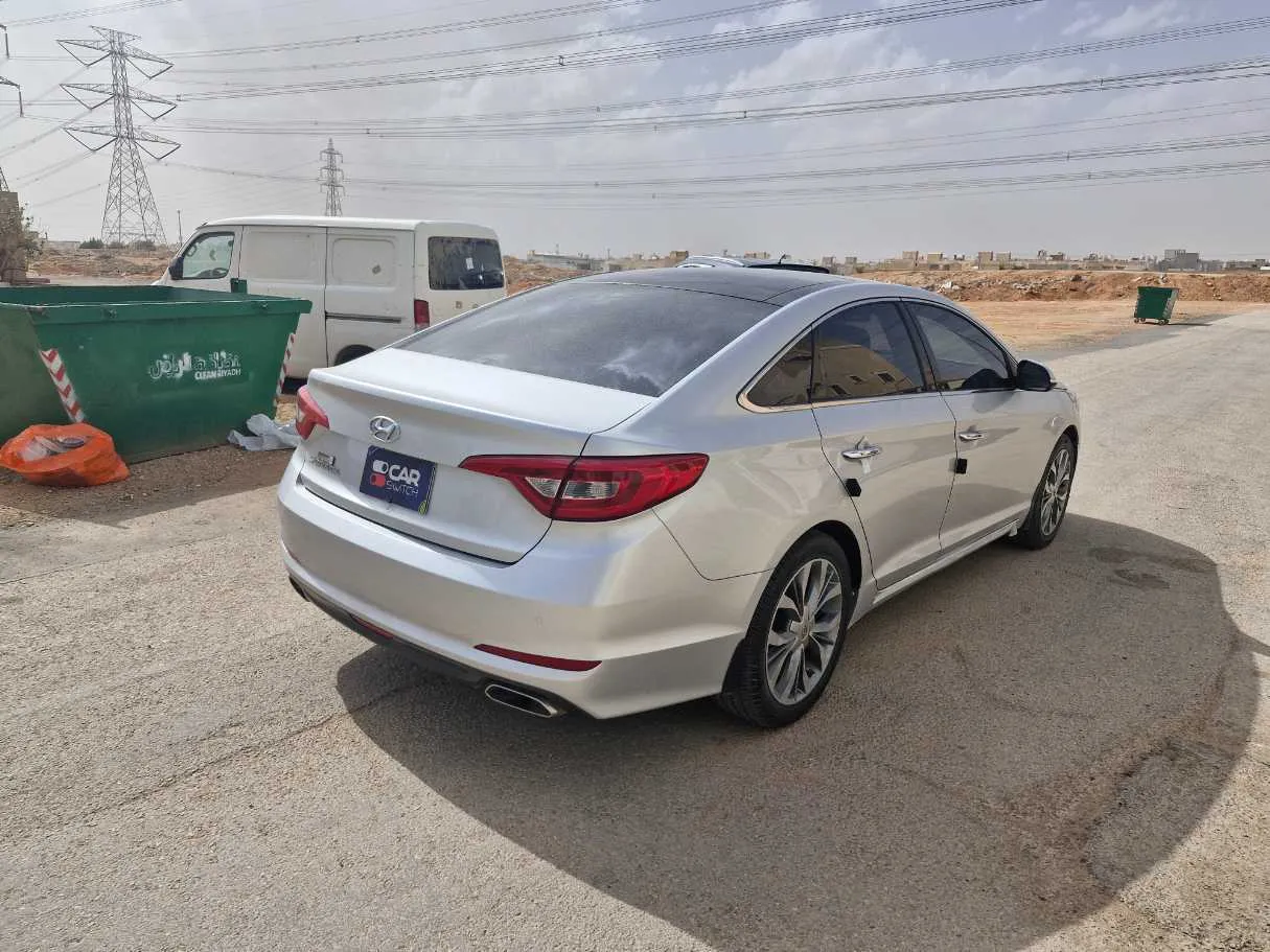 Car image 5