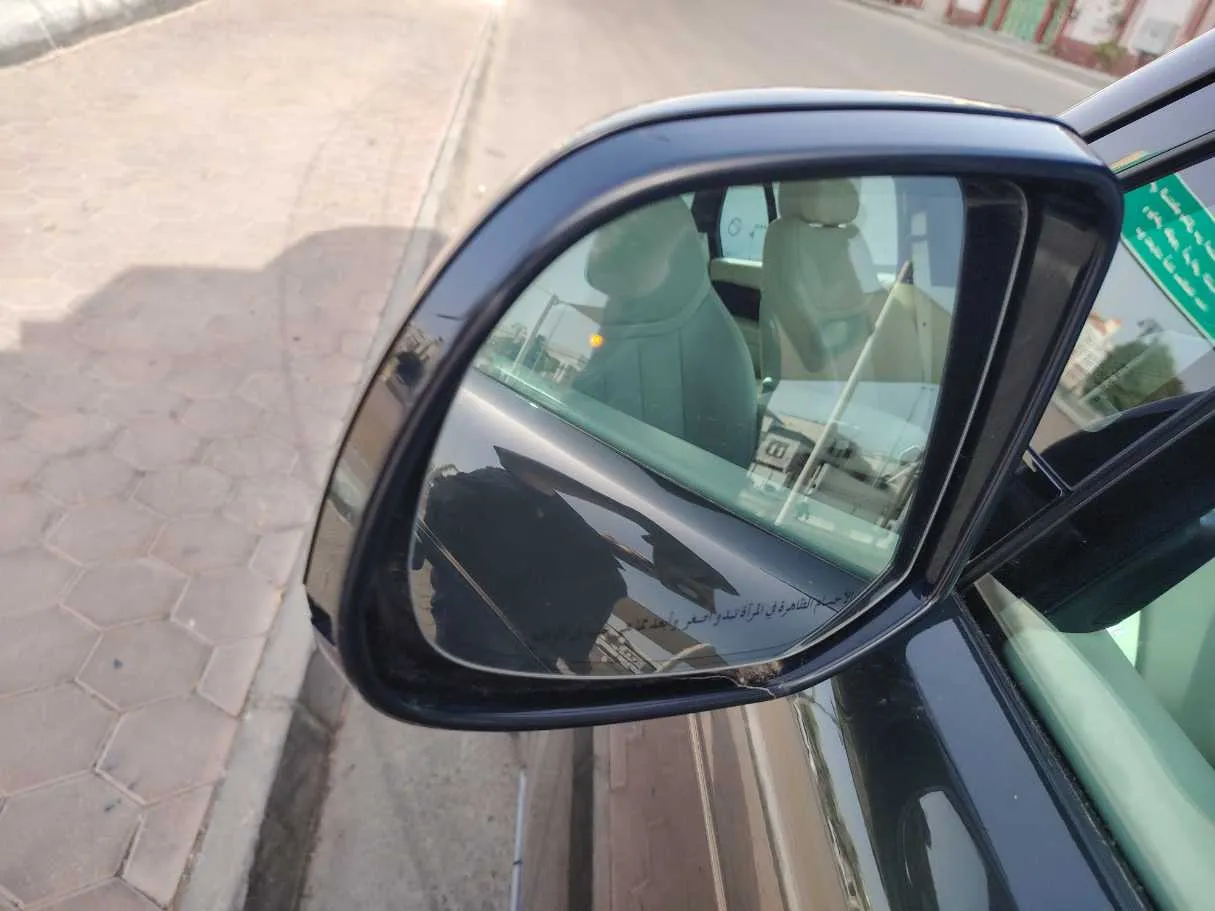 Car image 28
