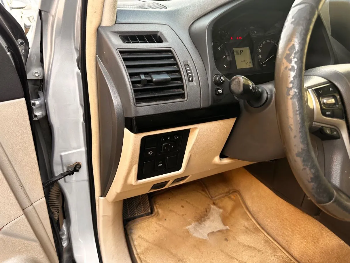 Car image 26