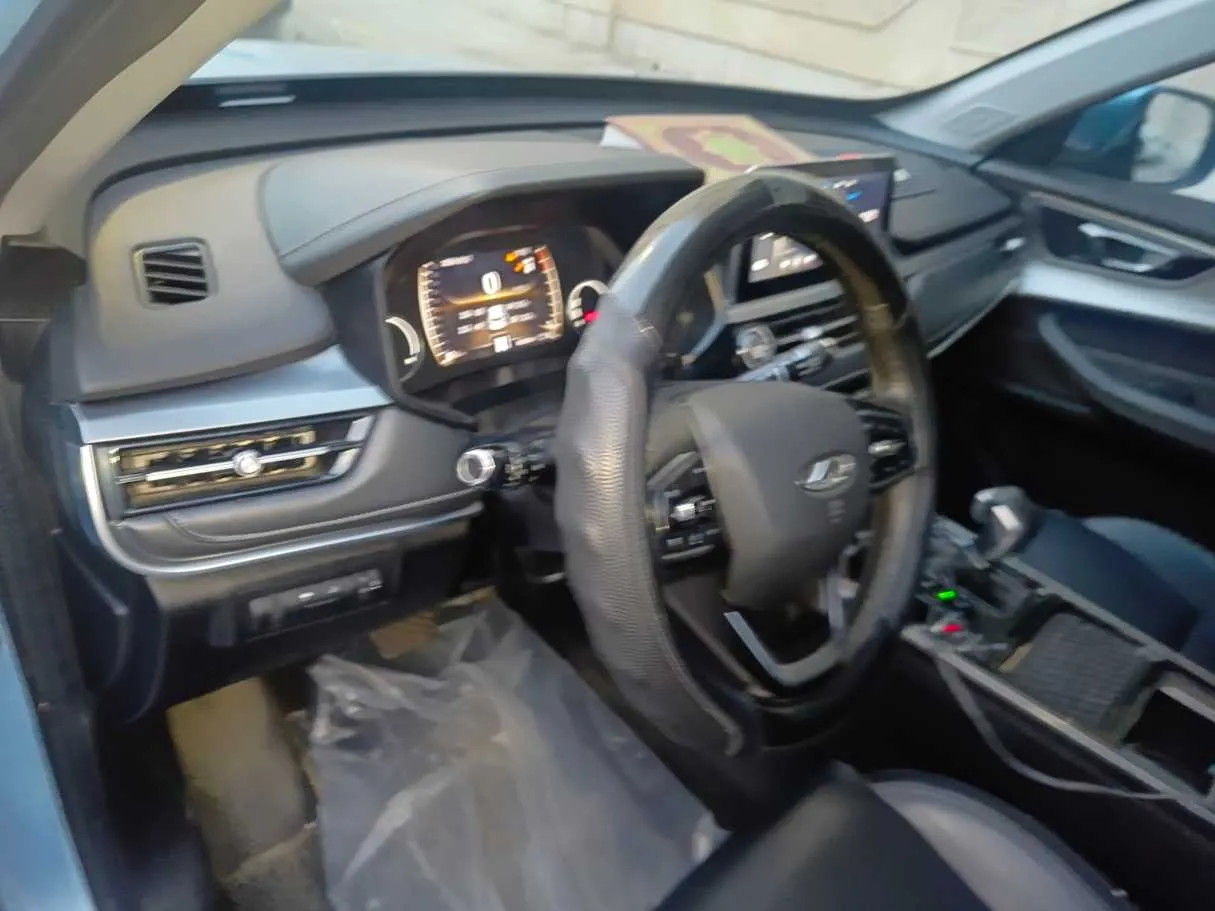 Car image 12