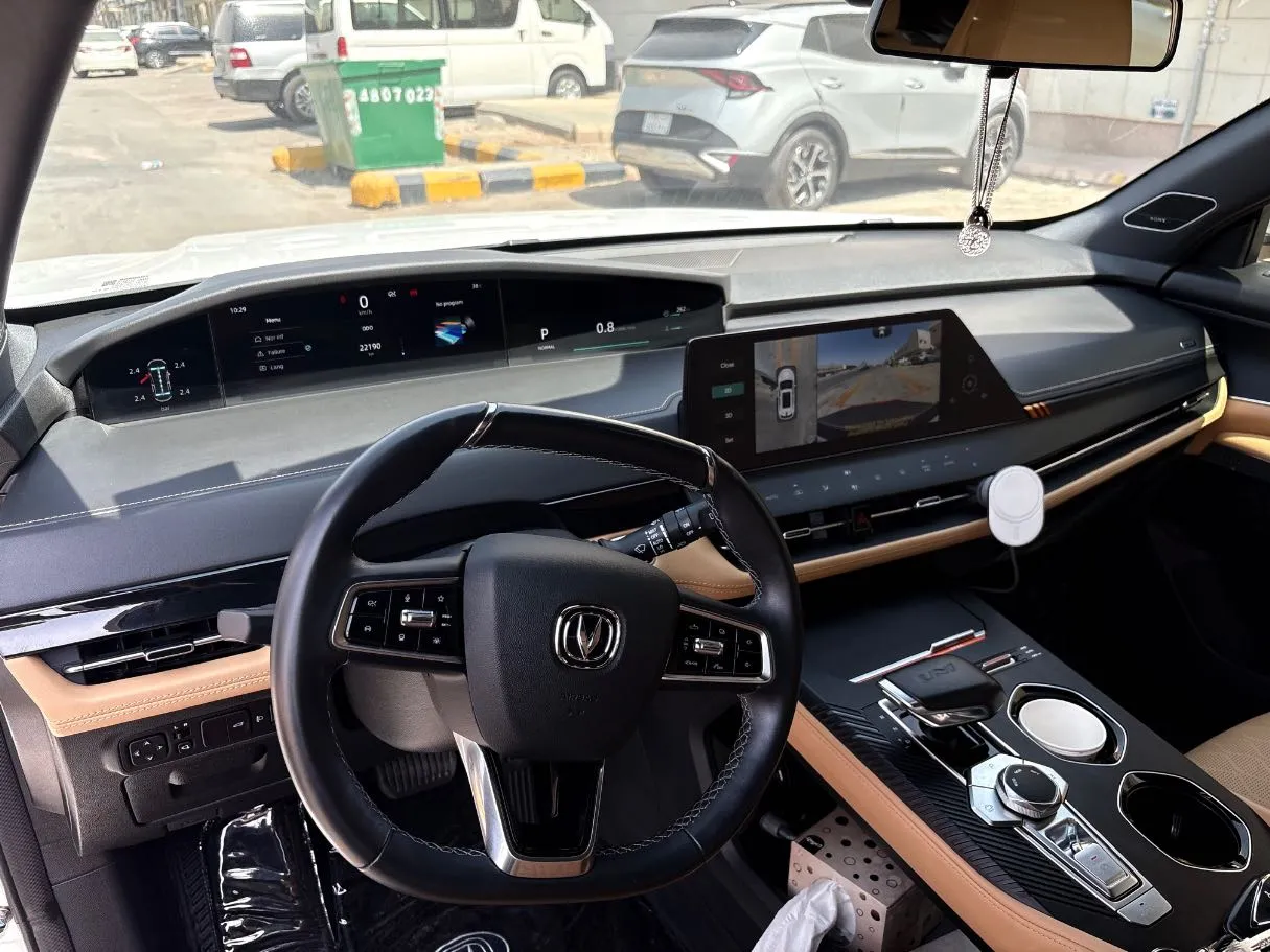 Car image 10