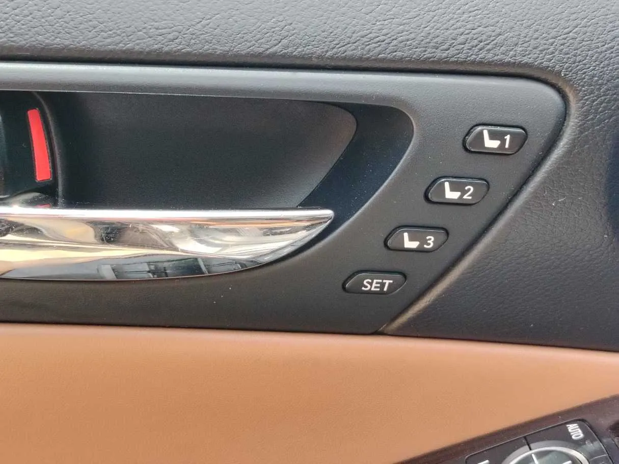Car image 29