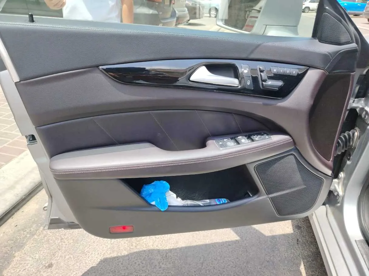 Car image 34
